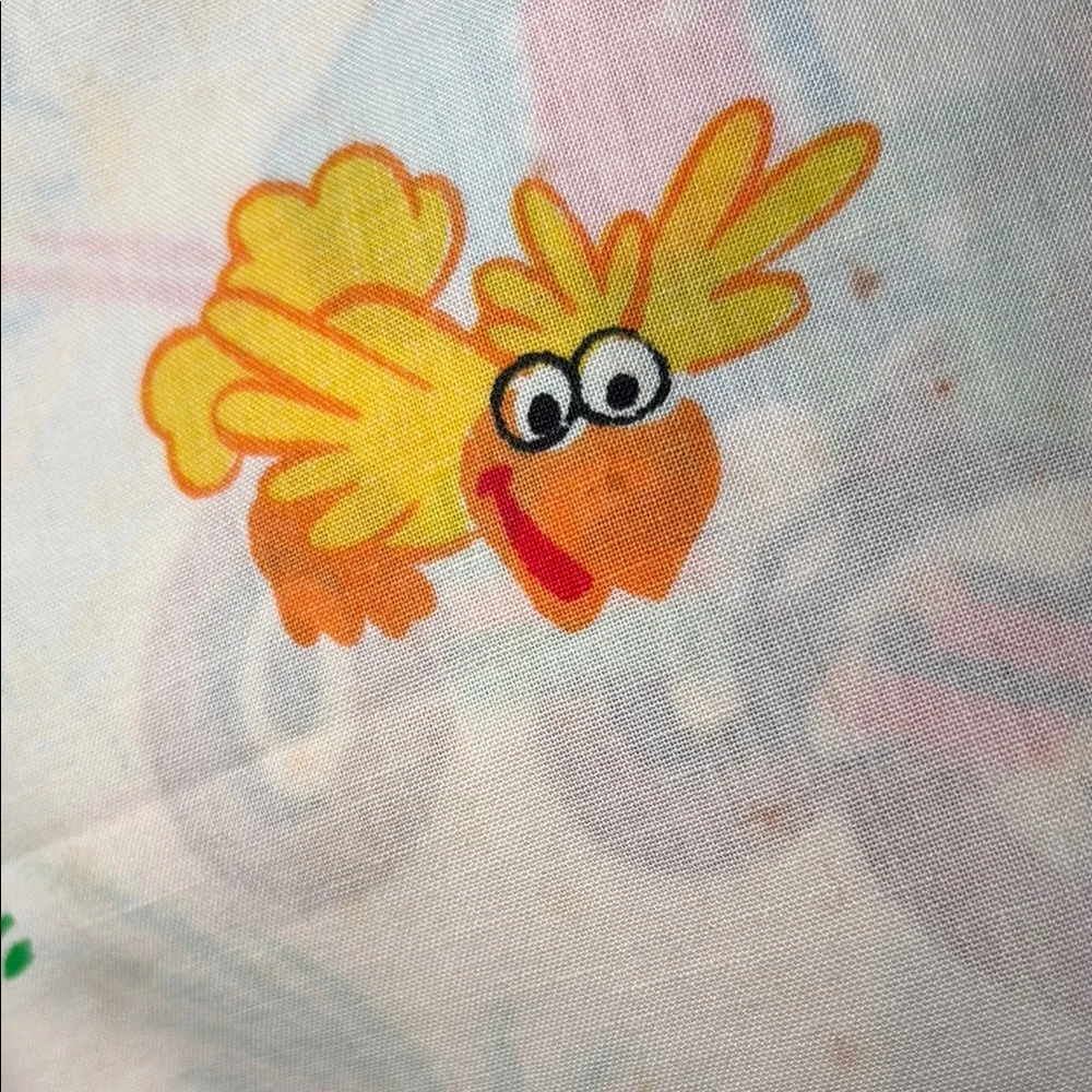 Vintage Sesame Street bottom sheet. Bad elastic. Great quilt‎ fabric 40 x 86 100